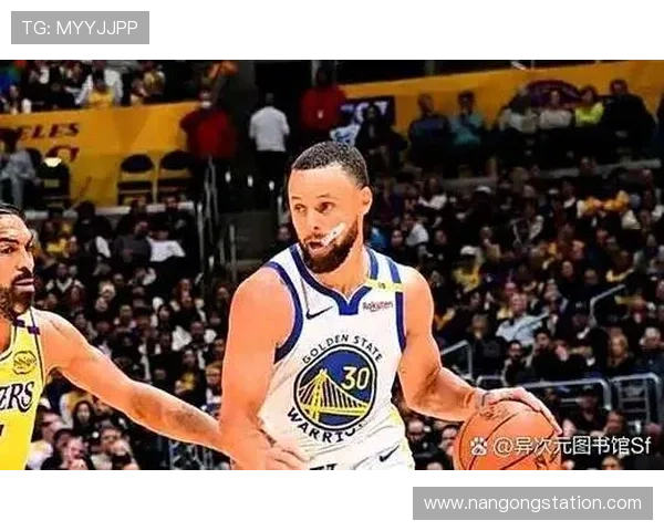 NBA季后赛激烈角逐勇士与湖人再度对决詹姆斯与库里谁能笑到最后