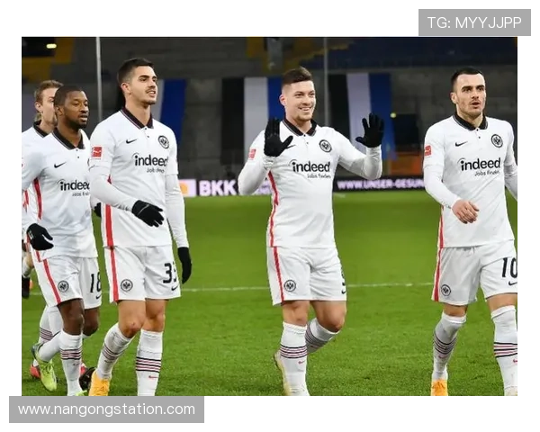 和睦法兰克福俱乐部迎来新赛季挑战 聚焦球队阵容与战术调整